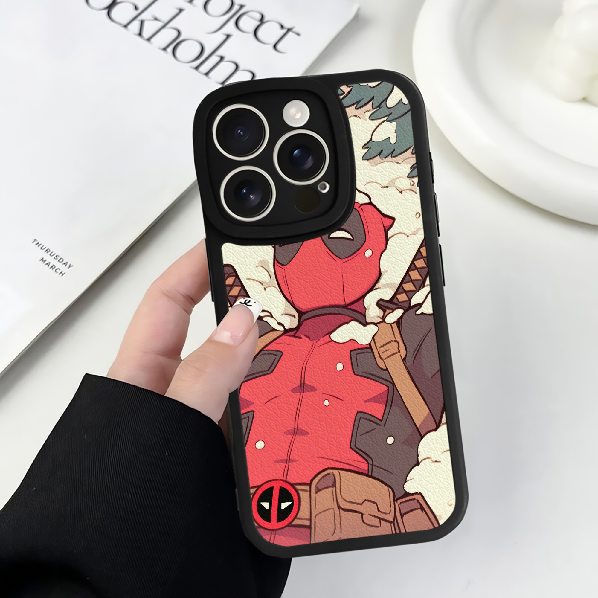 （画像用） Deadpool デッドプール 【iPhone 16シリーズ対応】シリコンスマホケース（レザー調） 材質：シリコン